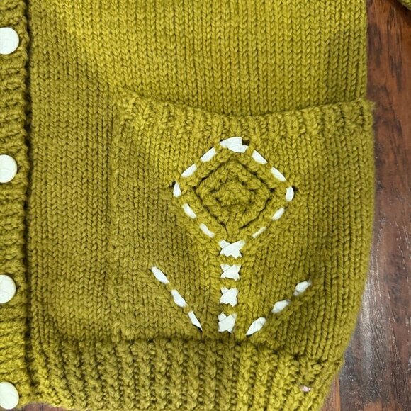 Women’ Hand Knit Sweater Cardigan - Picture 2 of 9